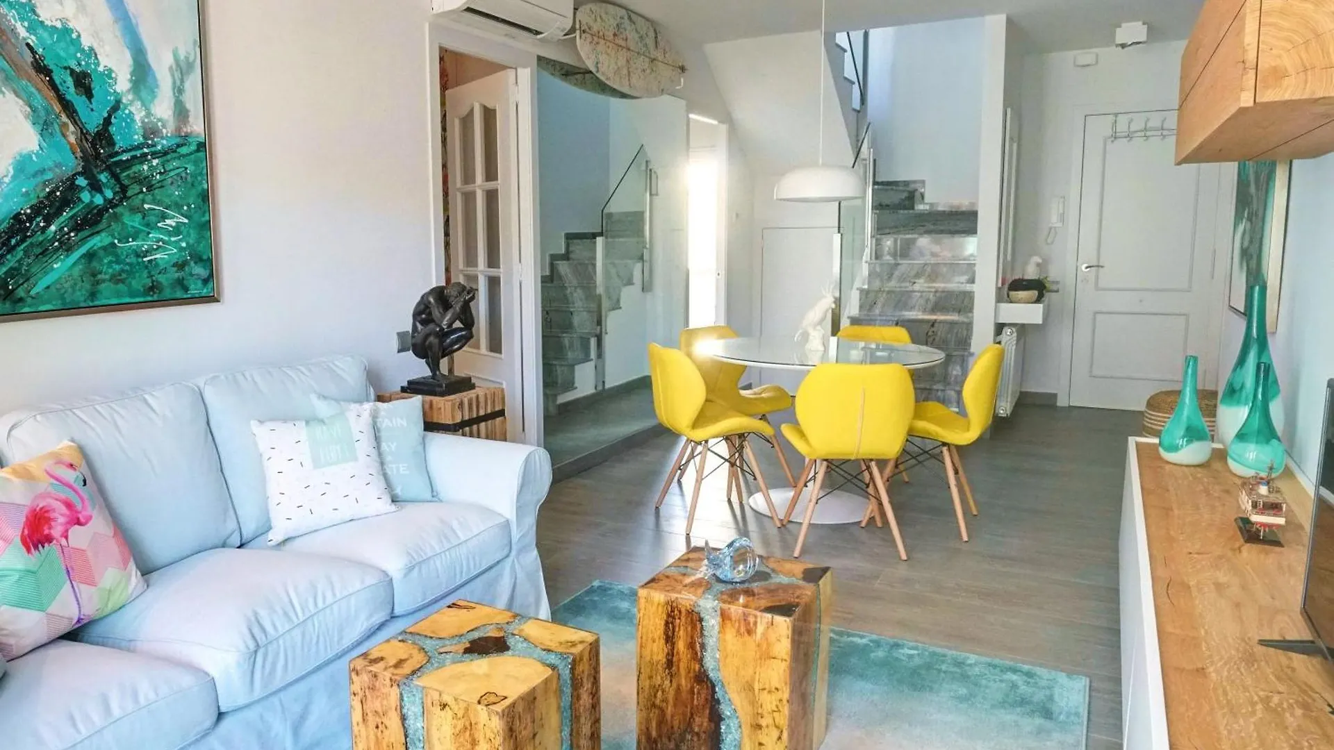Contactos de Beachstyle Penthouse By Hello Homes Sitges